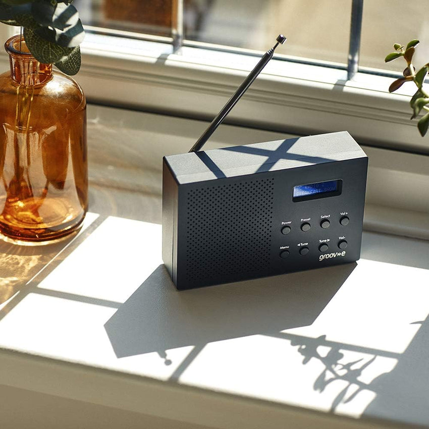 Groov-e Paris DAB & FM Digital Radio - Built-In Alarm Clock & Bluetooth Connectivity - LCD Display - Mains or Battery Operated - Portable Radio - 20 Preset Stations - Black