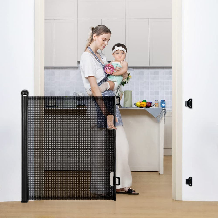 COMOMY Retractable Baby Gate for Stairs, 0-140cm Mesh Dog Gate for House Doorways Hallways, 84cm Tall Extra Wide Child Safety Gate for Kids Pets, Indoor and Outdoor (Black)