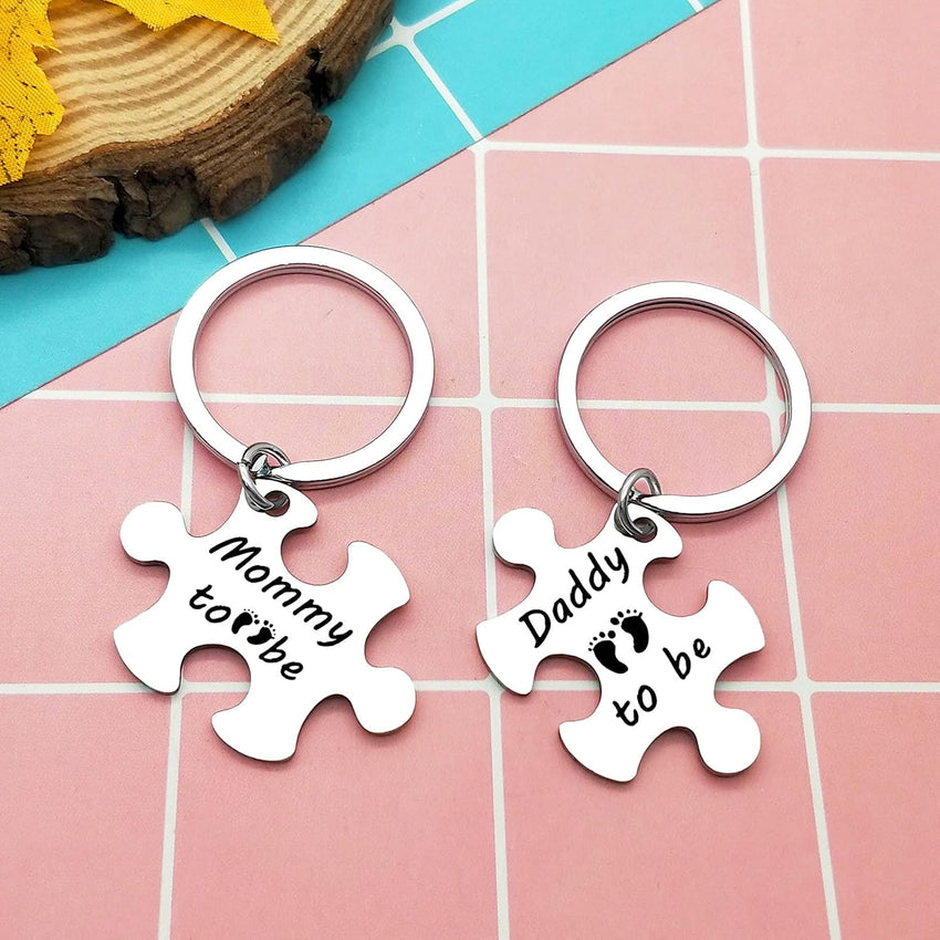 Baby Announcement Keyring Gift Set for New Parents Ã¢ÂÂ Keychain for Mum & Dad