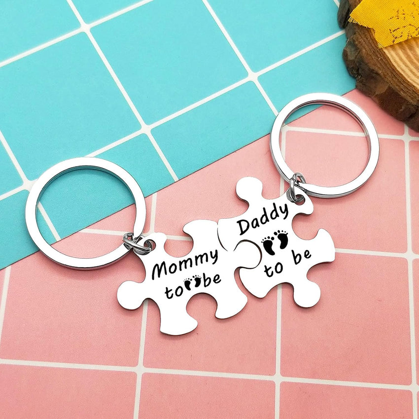 Baby Announcement Keyring Gift Set for New Parents Ã¢ÂÂ Keychain for Mum & Dad