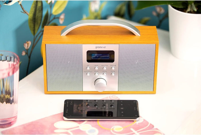 Groov-e Boston Wooden DAB & FM Digital Radio - Built-In Alarm Clock, Dynamic Range Control & Bluetooth Connectivity - LCD Display - Mains or Battery Operated - Portable Radio - 40 Preset Stations