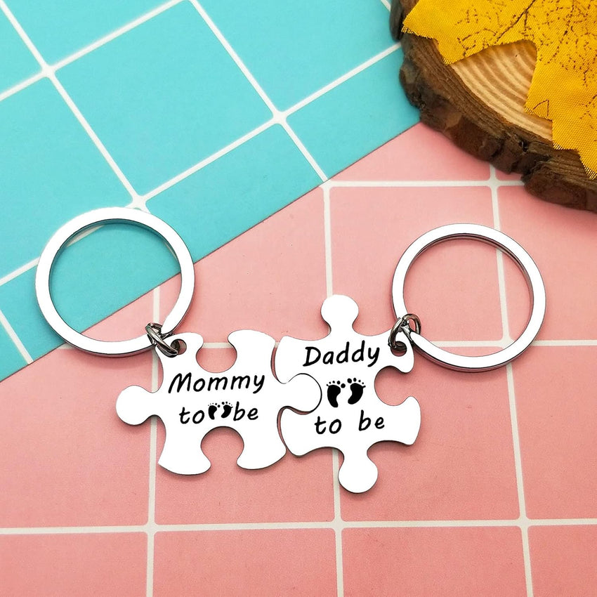 Baby Announcement Keyring Gift Set for New Parents Ã¢ÂÂ Keychain for Mum & Dad