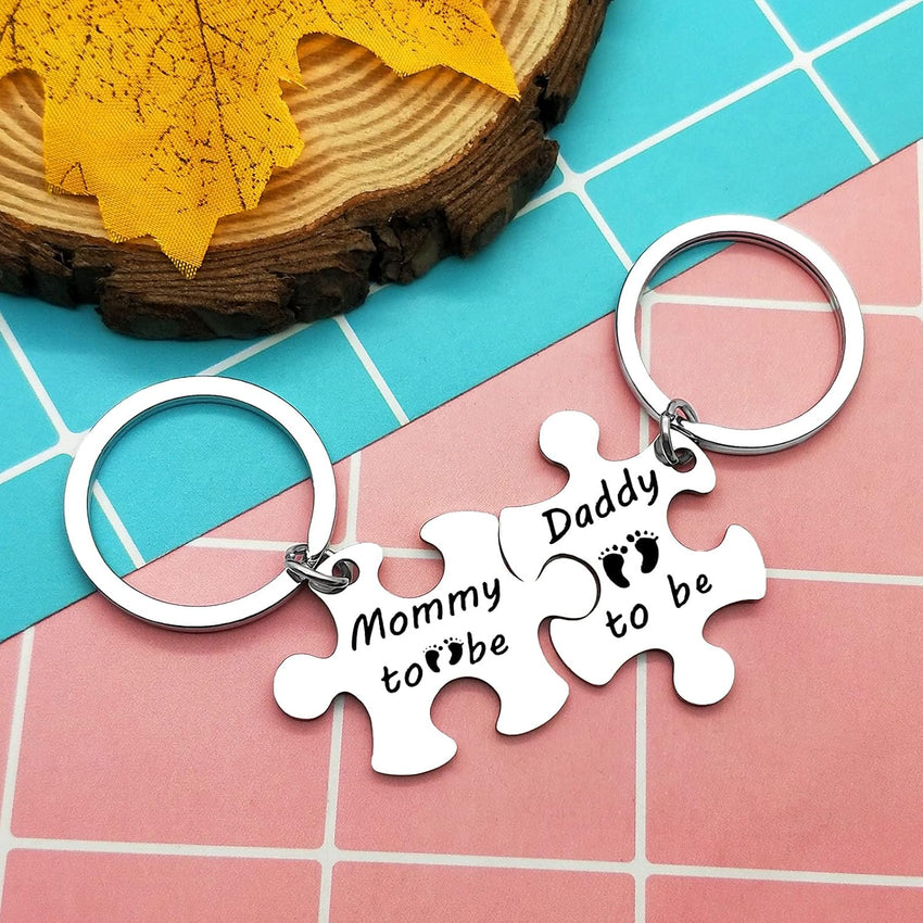 Baby Announcement Keyring Gift Set for New Parents Ã¢ÂÂ Keychain for Mum & Dad