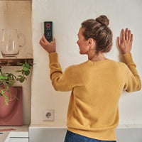 Bosch Detector Truvo 2nd gen. Easy one-Button handling, Simple Detection of Live Cables & Metal wall Scanner up to 70mm, Duracell batteries included