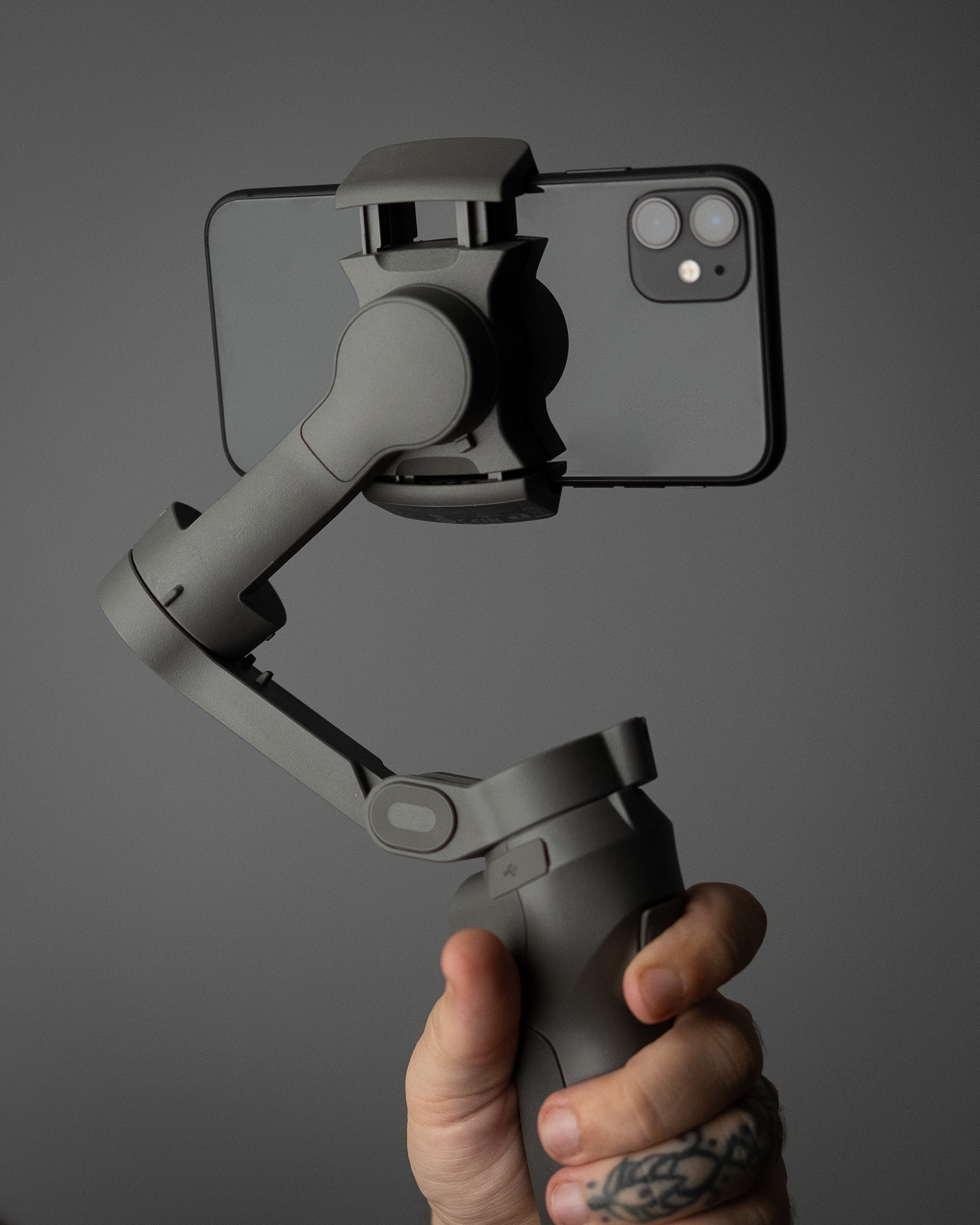 mobile-phone-and-gimbal-in-hand